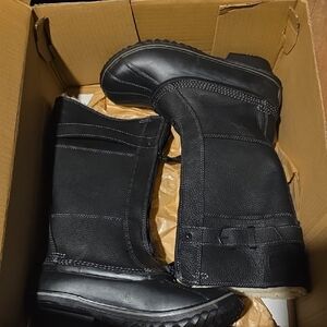 Sorel Women's Black Winter Boots. Zip Up Front.